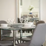 Higuests - Chic Apartment In Jvc With Panoramic City Views