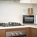 Higuests - Chic Apartment In Jvc With Panoramic City Views
