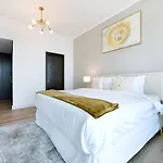 Maison Privee - High-Floor Trendy Apt With Marina, Palm & Ocean Vws