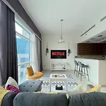 Super Spacious Studio In The Heart Of Business - Very Rare
