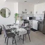 Stylish 1 Bedroom Apartment Near Burj Al Arab