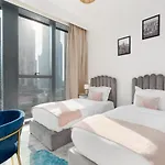 Downtown / Great Location / 2Bdr / 2 Balconies / 10 Min Walk From Dubai Mall