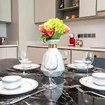 Vayk - Stunning Two Bedroom With Private Beach Access