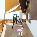 Waves Holiday Homes - Chic Studio With Balcony Overlooking City Views