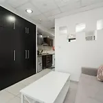 Stonetree - Fully Furnished Studio With Spacious Balcony