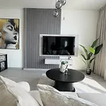 Amazing Modern Spacious Studio At Sky Gardens Difc