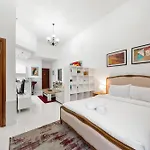 Contemporary Studio In Marina By Bhavan Vacation Homes