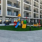 Top Location And Work And Chill Near Miracle Garden