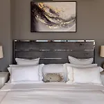 Luxury 1 Bedroom With Amazing Full Sea View!