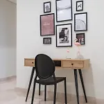Prestigious 3-Bedroom Apartment With Easy Access In Downtown Dubai