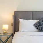 Prestigious 3-Bedroom Apartment With Easy Access In Downtown Dubai