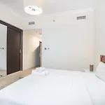 Prestigious 3-Bedroom Apartment With Easy Access In Downtown Dubai