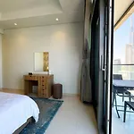 Spectacular Views On High Floor With Infinity Pool