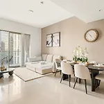 Prime Downtown Spot 2Br With Pool Gym And Burj View