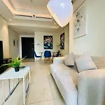 1Br + Maid Room Apartment In Downtown Dubai