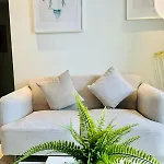 1Br + Maid Room Apartment In Downtown Dubai