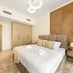 2Bdr Apt Led Side Burj Khalifa Views Opposite Dubai Mall