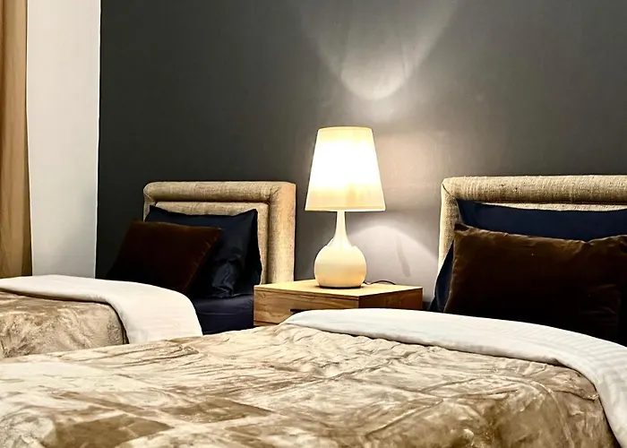 Chic 3 Bedroom Apartment