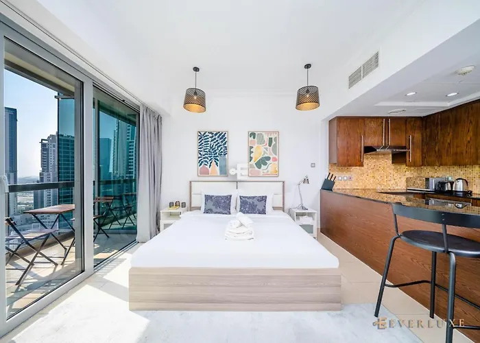 Everluxe Stylish Studio In Downtown Dubai