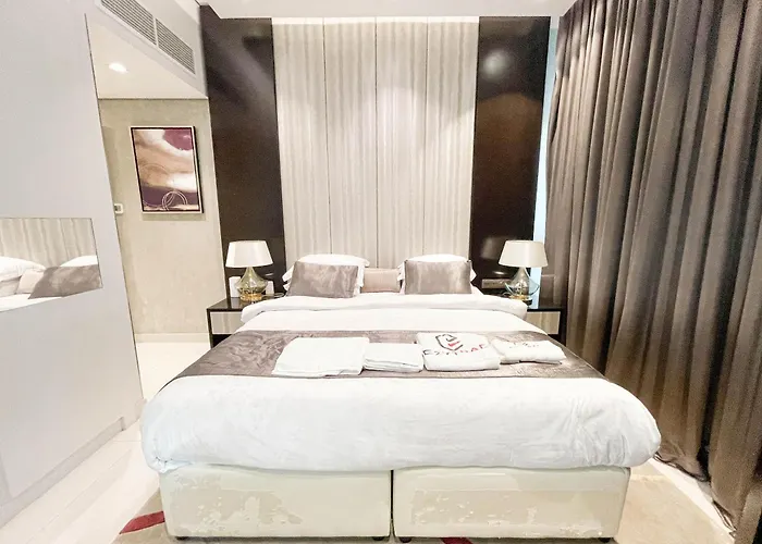 Two Bed Apartment In Damac Upper Crest Tower Near Burj Khalifa Dubai - Ezytrac Vacation Homes