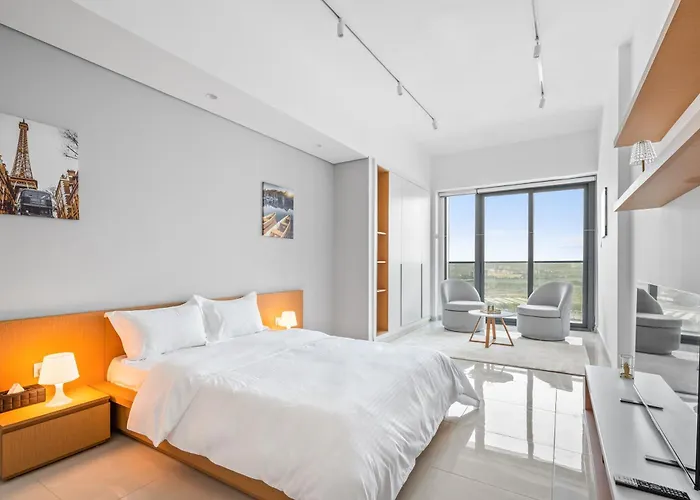 Spacious Studio With Dubailand Charm