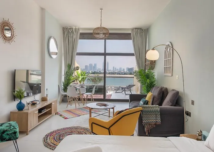 Spectacular Studio In Palm Jumeirah With Beachside Living Experience!