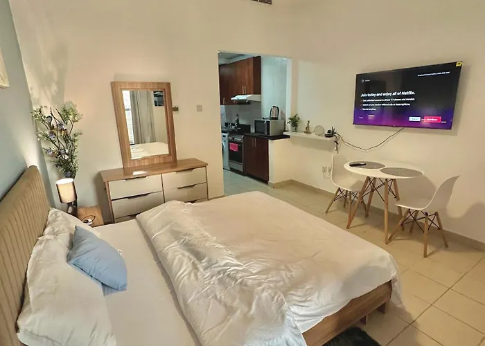 High-Floor Studio With Stunning Lake View In Dubai Marina
