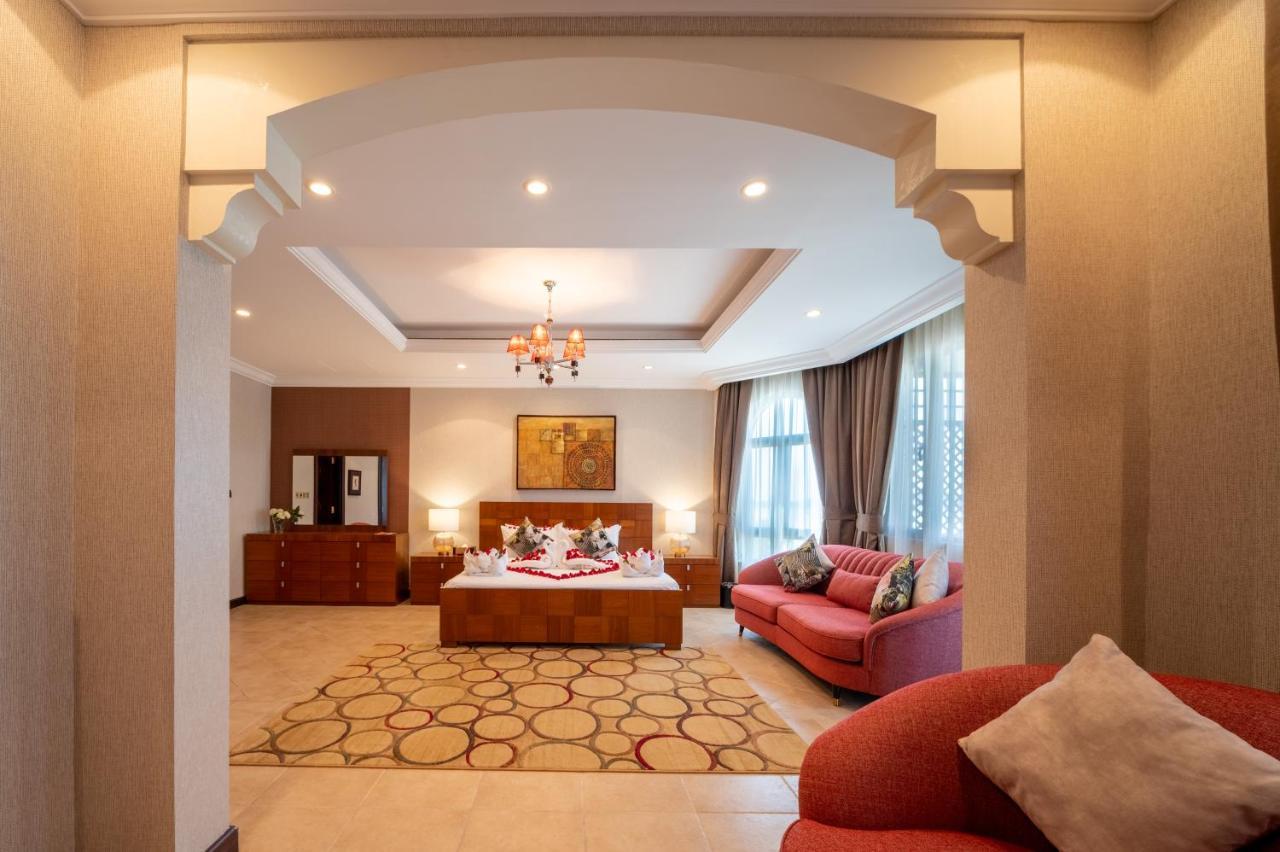 The S Holiday Homes - Luxurious 5 Bedrooms At Palm Jumeirah With Private Swimming Pool And Private Beach Access * Dubái