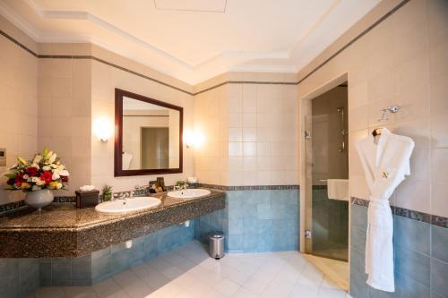 The S Holiday Homes - Luxurious 5 Bedrooms At Palm Jumeirah With Private Swimming Pool And Private Beach Access Dubái
