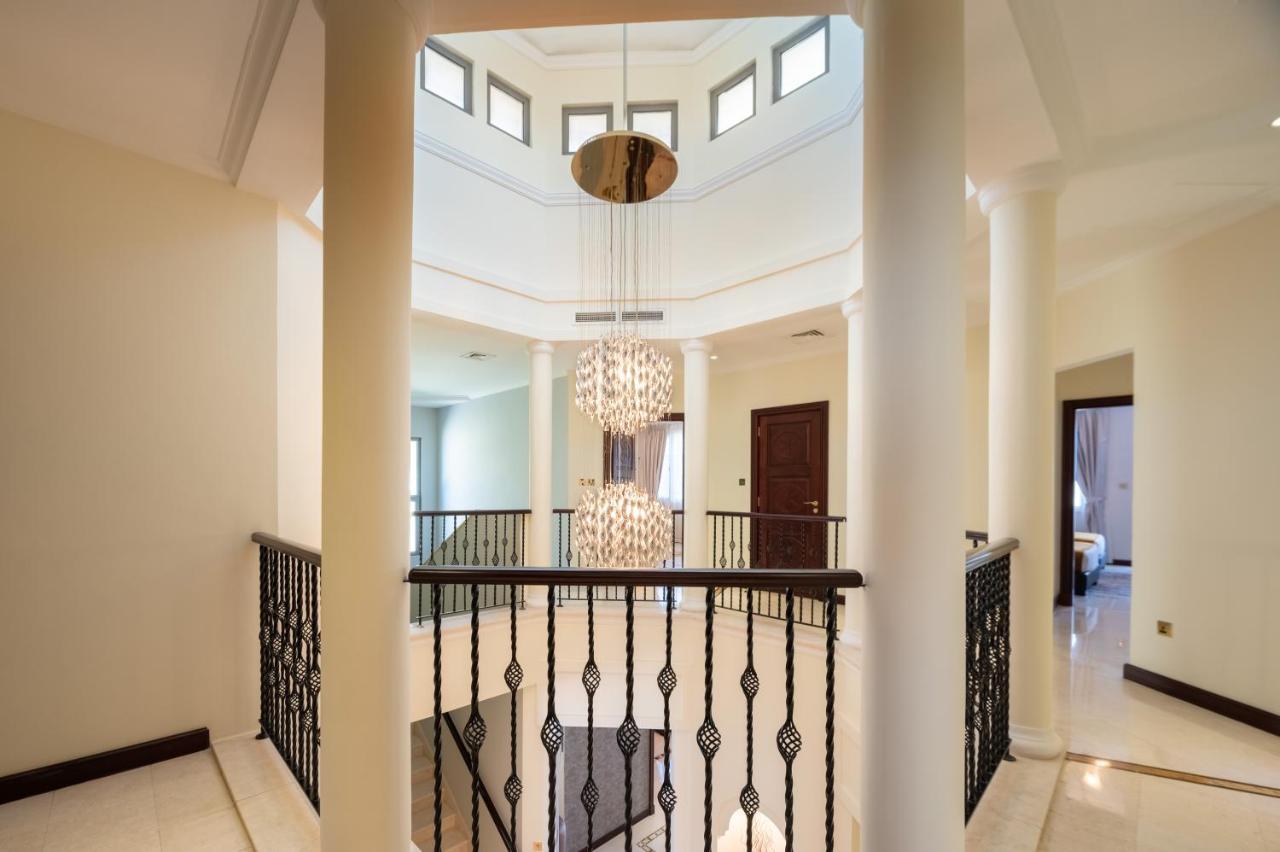 The S Holiday Homes - Luxurious 5 Bedrooms At Palm Jumeirah With Private Swimming Pool And Private Beach Access Villa Dubái