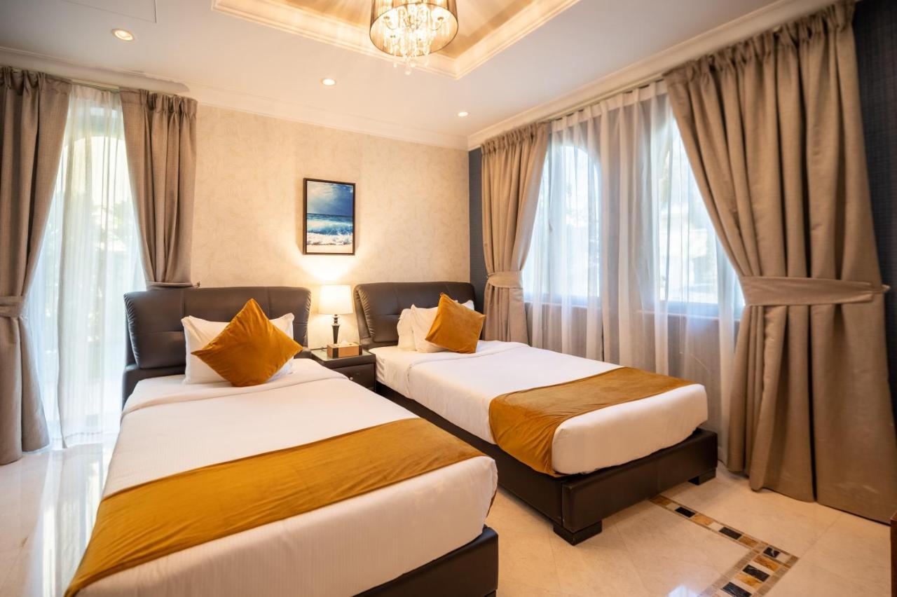 The S Holiday Homes - Luxurious 5 Bedrooms At Palm Jumeirah With Private Swimming Pool And Private Beach Access * Dubái