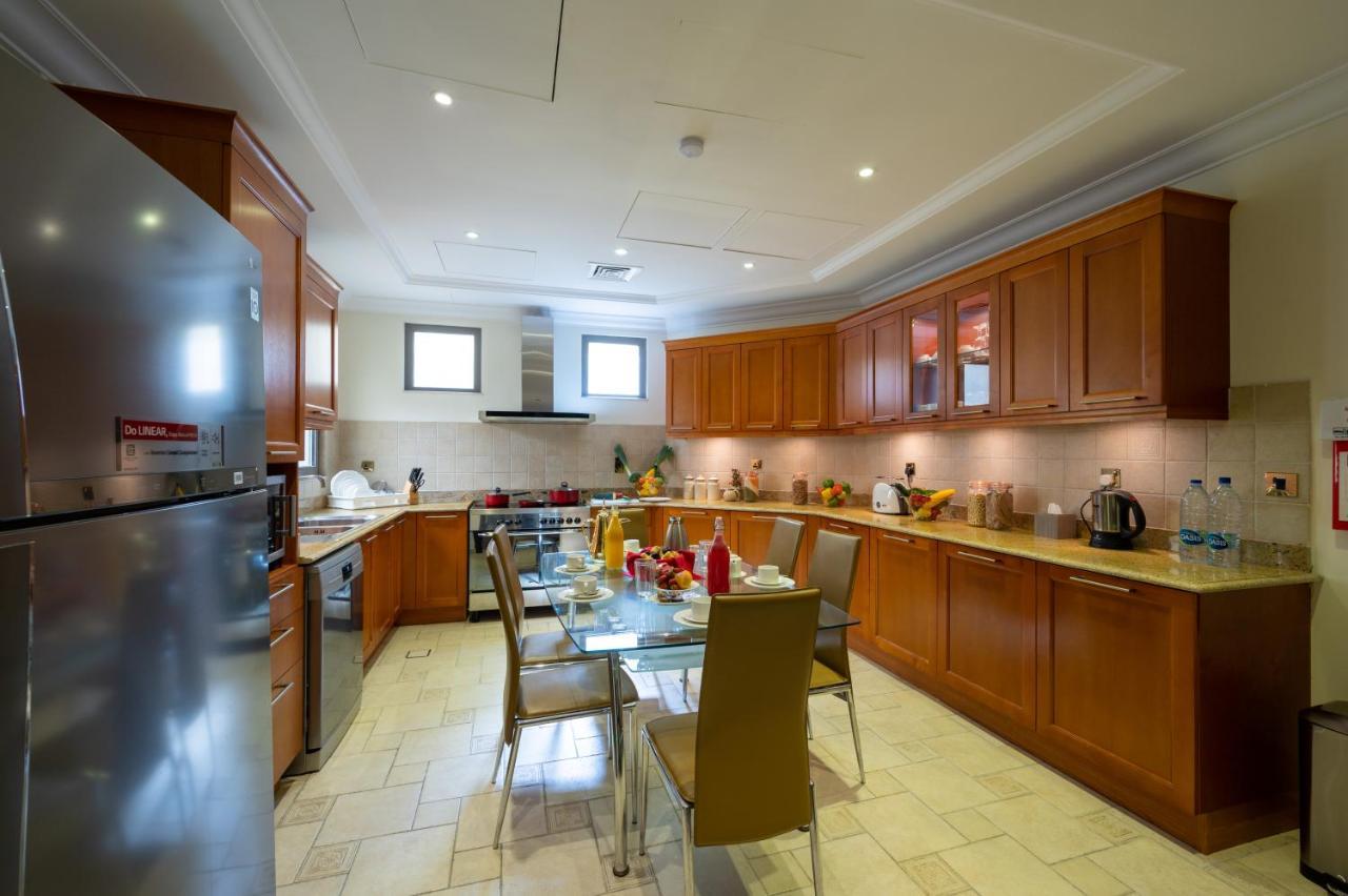 The S Holiday Homes - Luxurious 5 Bedrooms At Palm Jumeirah With Private Swimming Pool And Private Beach Access Villa Dubái