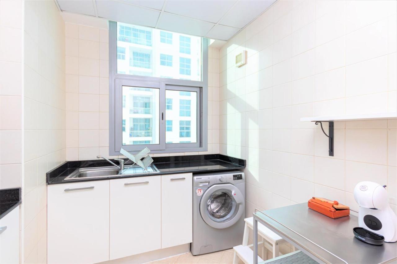 Gorgeous 1 Bed With Balcony - Walk Distance