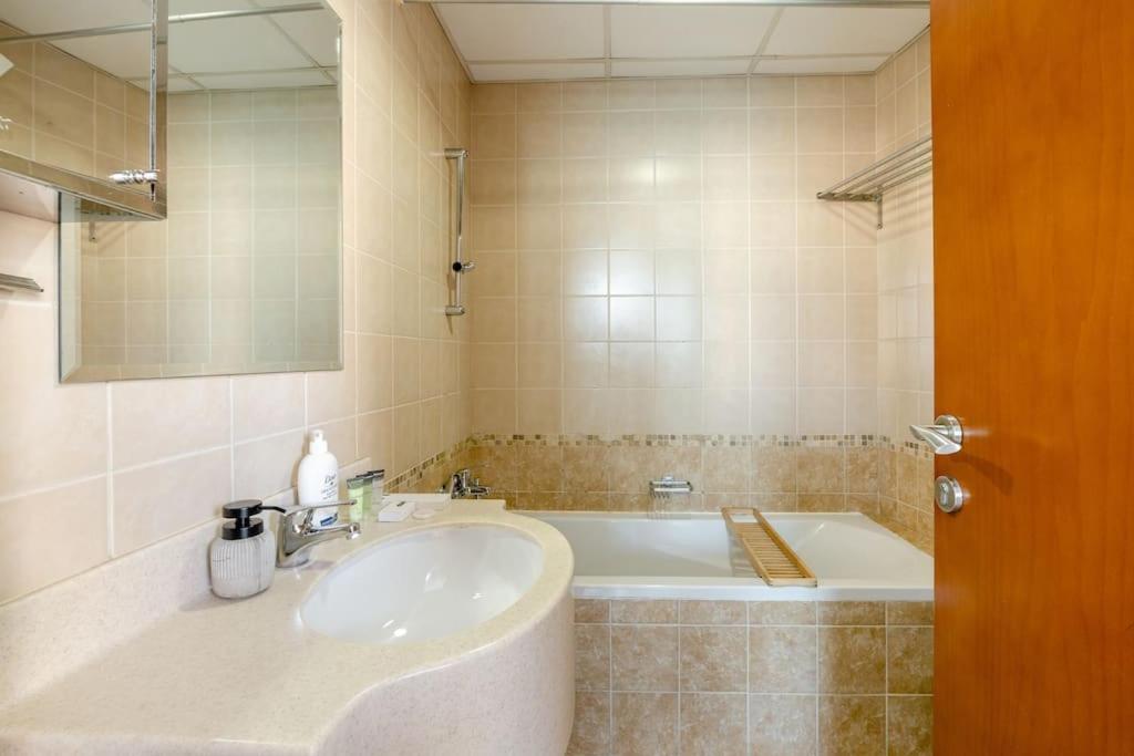 Beautiful Marina Views One Bedroom With Two Balconies * Dubái
