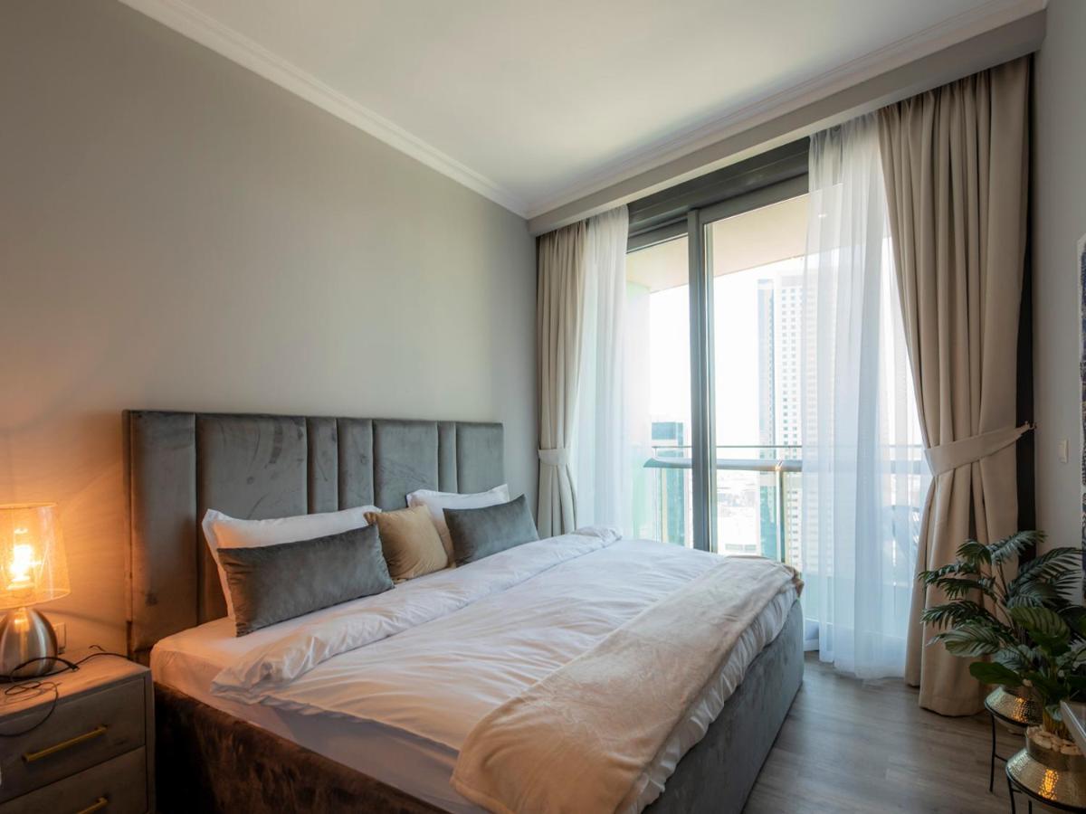 Apartment First Class 2br With Full Skyline & Sea View