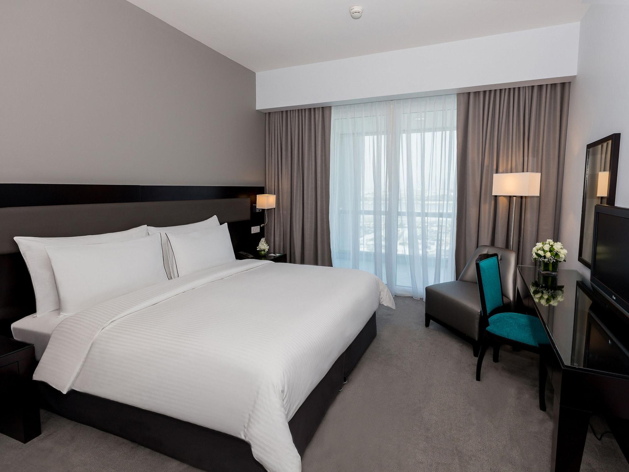 Flora Creek Deluxe Apartahotel 4*