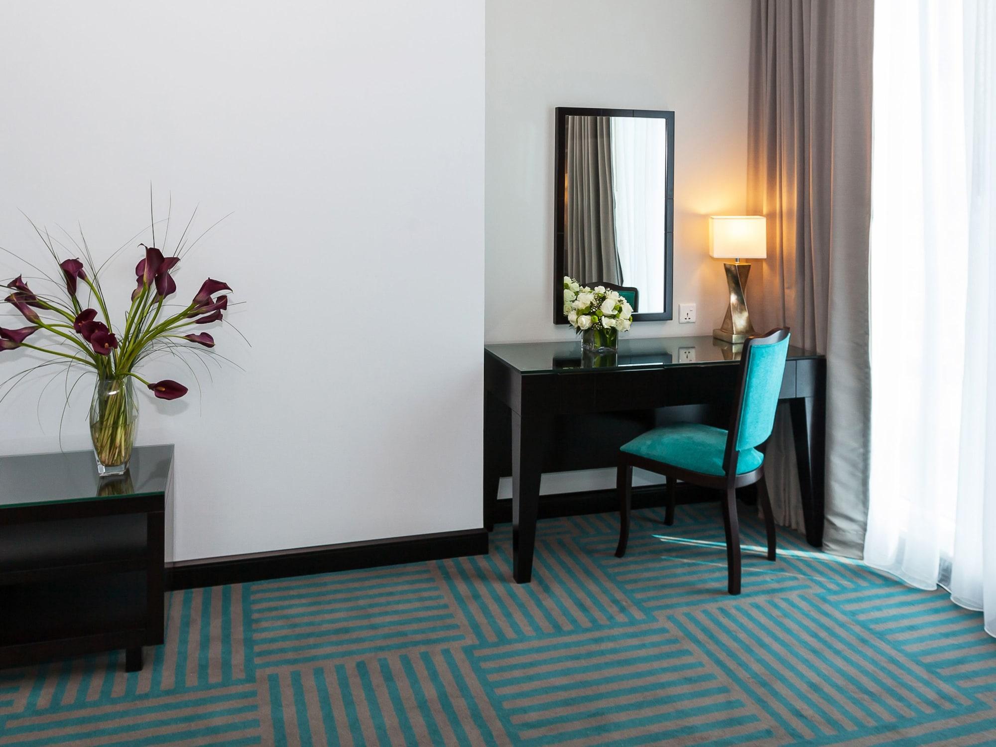 Flora Creek Deluxe Apartahotel 4*