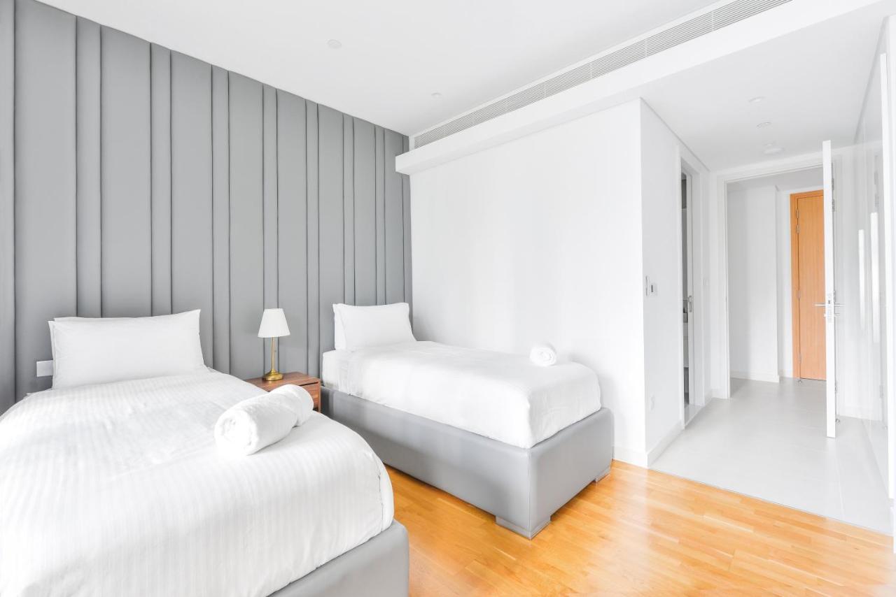 Elegant 2+ 1 Bedroom With Fantastic Views Of Ain Lejlighed