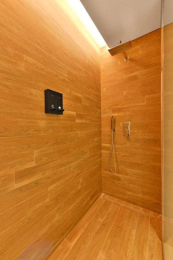 Lejlighed Elegant 2+ 1 Bedroom With Fantastic Views Of Ain