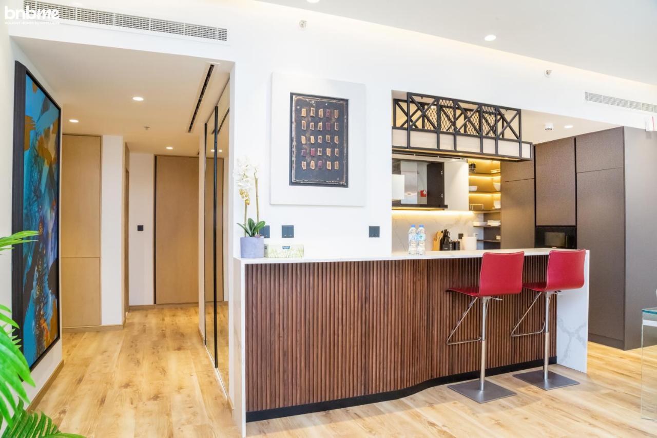 Appartement Dubai Marina 2Br Apt - Pool, Gym & Balcony *