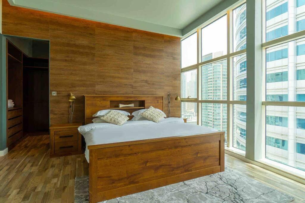 Unique 3br Duplex With Marina Views Dubai