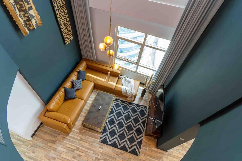 Unique 3br Duplex With Marina Views *