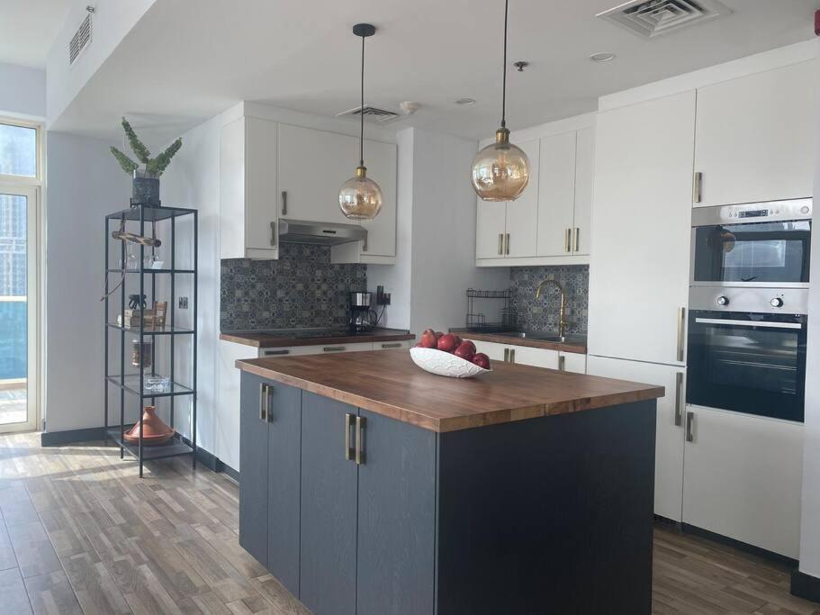 Unique 3br Duplex With Marina Views *