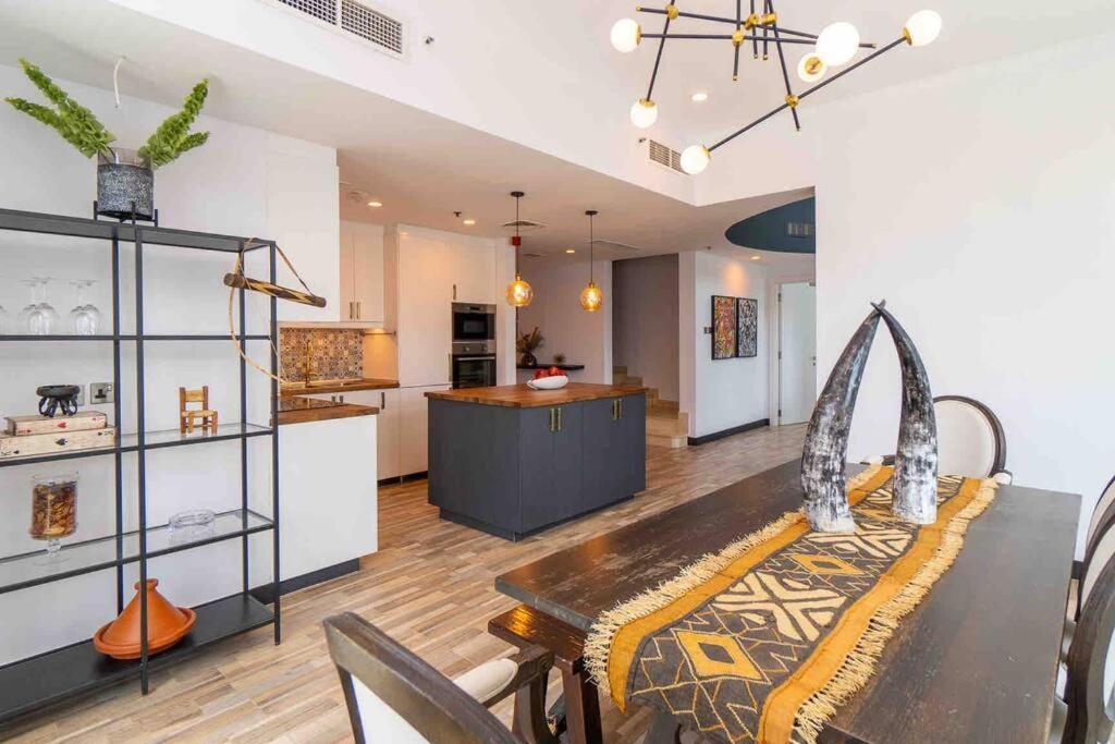 Unique 3br Duplex With Marina Views *