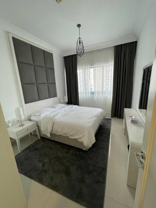 Apartment Luxury Living & Fully-furnished 3 Bedroom Next To Mall Dubai