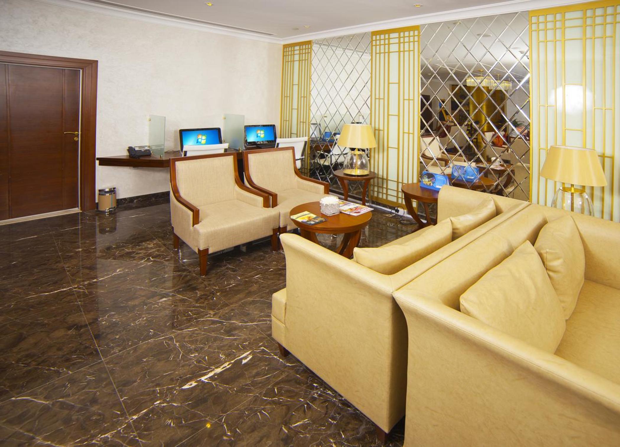 Hotel Raviz Center Point 4*