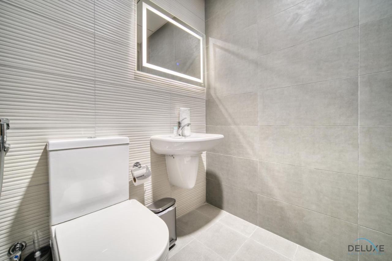 Lägenhet Refined 1br At Bella Rose Barsha South By Deluxe Homes Dubai
