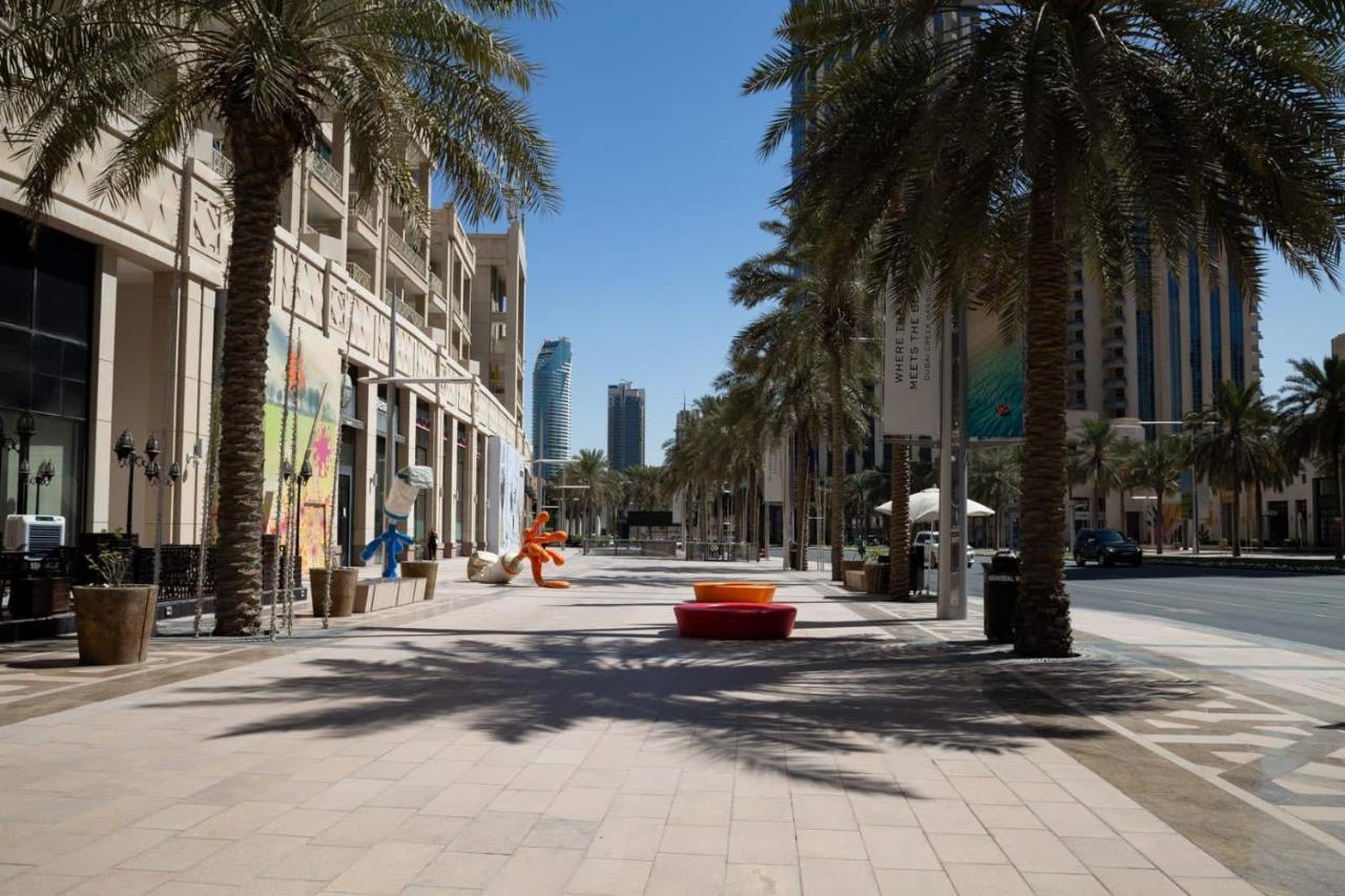 Frank Porter - 8 Boulevard Walk Dubaï