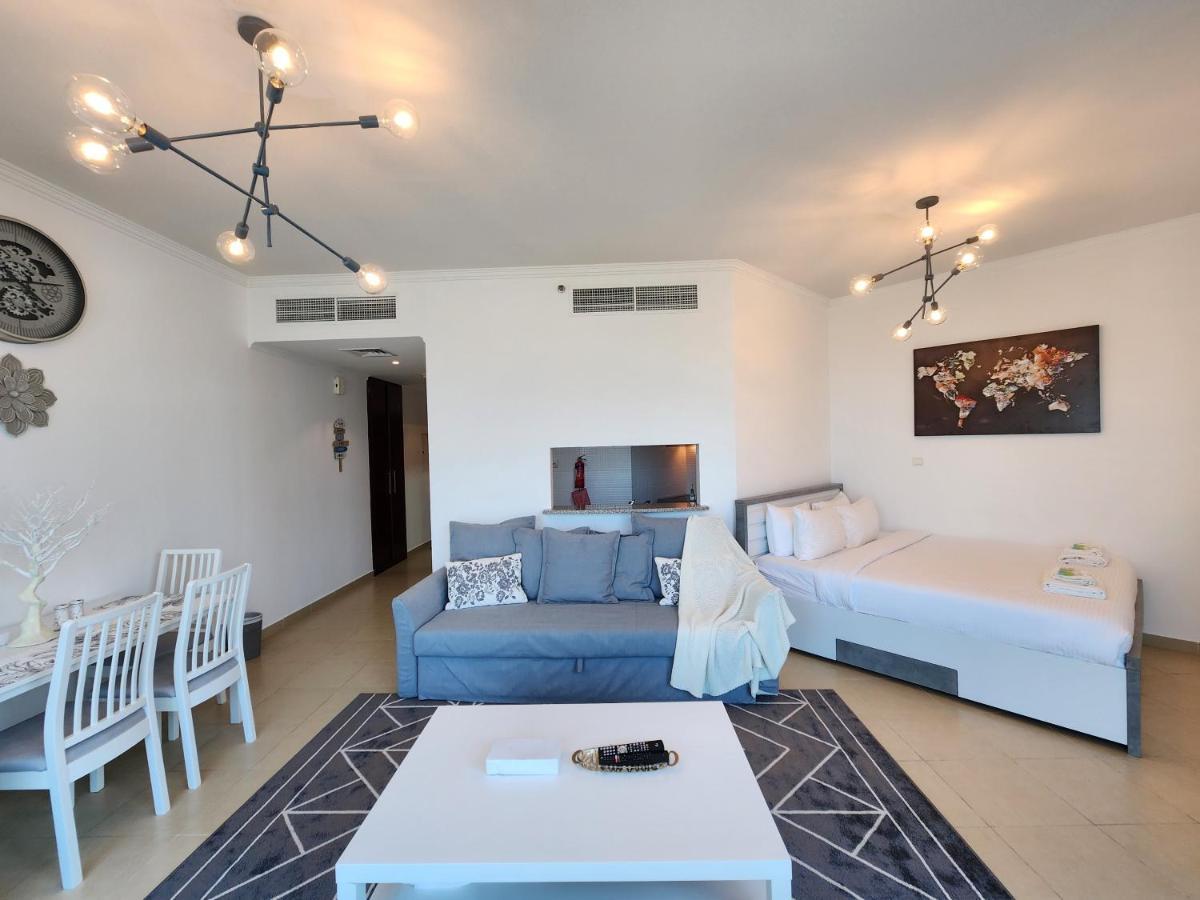 Bright & Valuable, Close To Metro Station Dubái