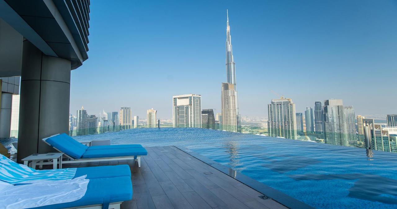 Infinity Pool & Burj Khalifa View L Luxe Paramount Apartemen *